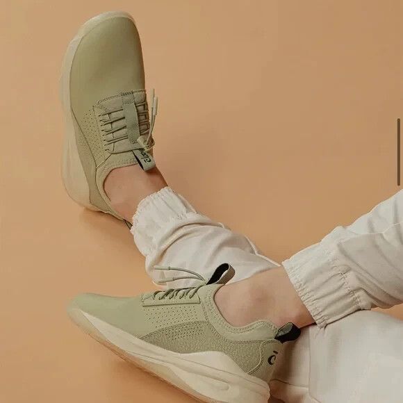 Clove Classic Sage Green Nursing Sneaker Women's Sz 8.5 / Men 7 / EU 40 NEW - Picture 6 of 8